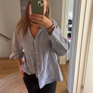 Tre skjortor från hm - Jättebra kvalitee på alla och superfina till sommar och höst💕300kr för alla