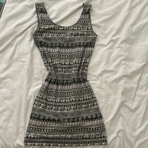 Söt klänning - Super söt och skön