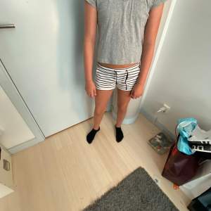 Jätte mysiga shorts ! Har en defekt bild på det på sida tre