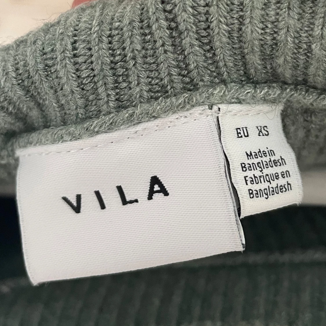 Stickad grön tröja  - 91