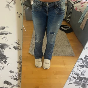 Oanvända slutsålda lbt jeans i storlek 27.30 - Oandvända 1 gång 