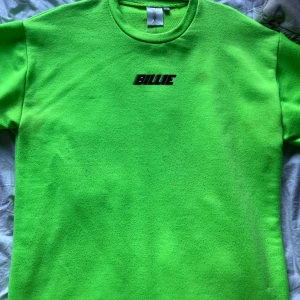 billie eilish t-shirt  - grön billie eilish t-shirt med en blosh på baksidan💗använd gärna köp nu knappen!