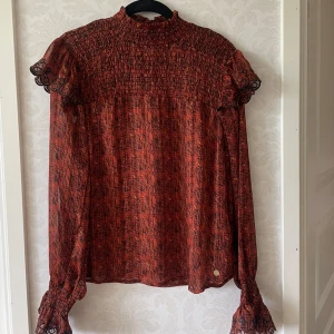 Orange blus  - Superfint skick! Unik blus