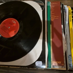 Samling av vinylskivor - Säljer olika gammla skivor om man är intresserad eller bara som prydnad<3 om man vill ha en speciell skiva är det bara att kontakta. Pris kan vara allt emellan 70-250kr!