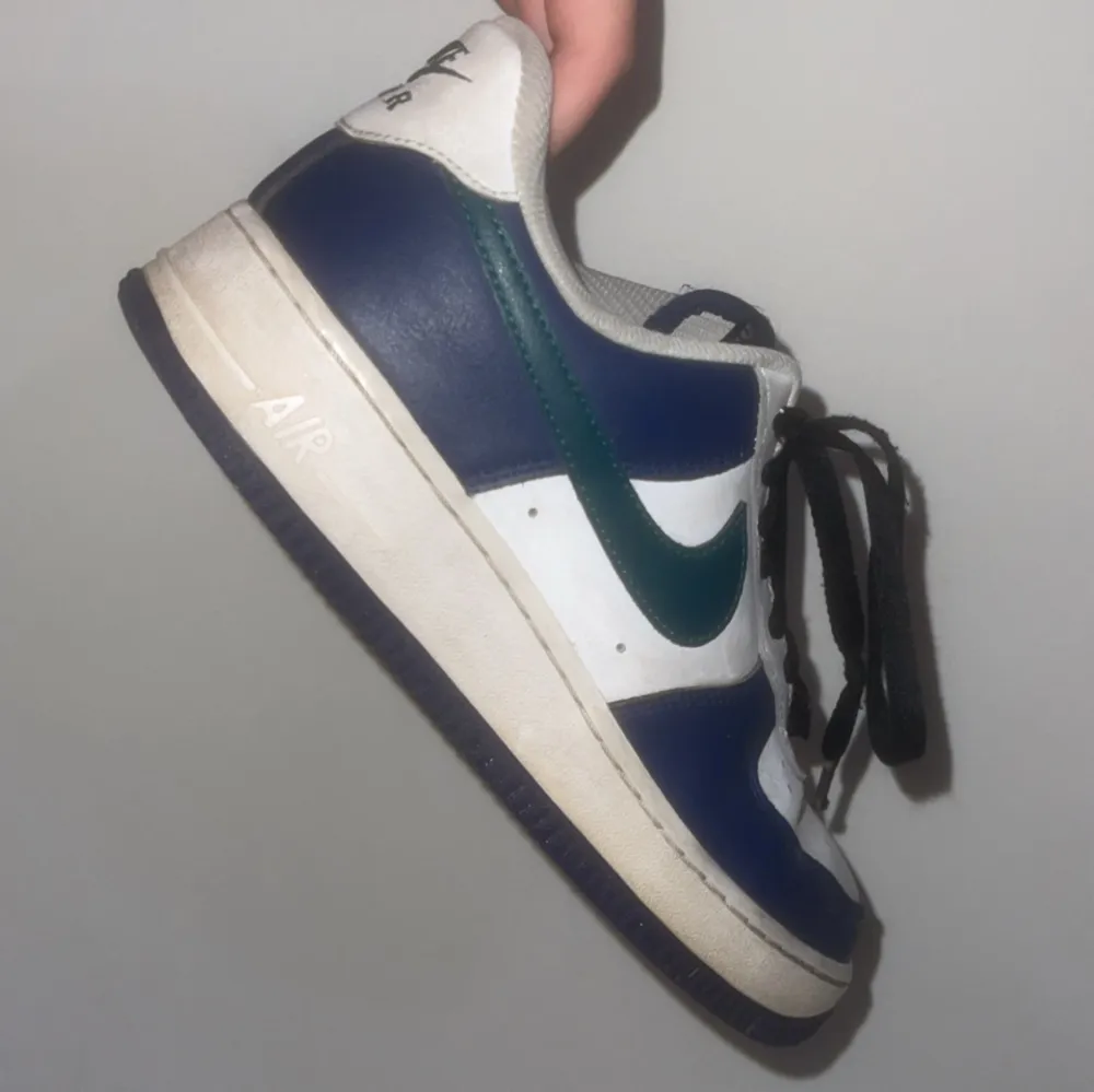 Nike air skor som är i använt skick! Köpa för ca 1100kr säljes för 250kr. Skor.