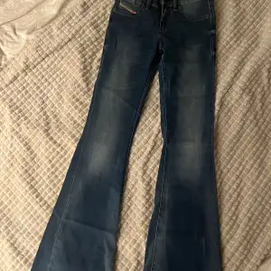 Storlek Waist 23 Length 32 Säljer ett par snygga Diesel Jeans eftersom de tyvärr är för små för mig. Klassisk femficksdesign, tajta och lågmidjade. 