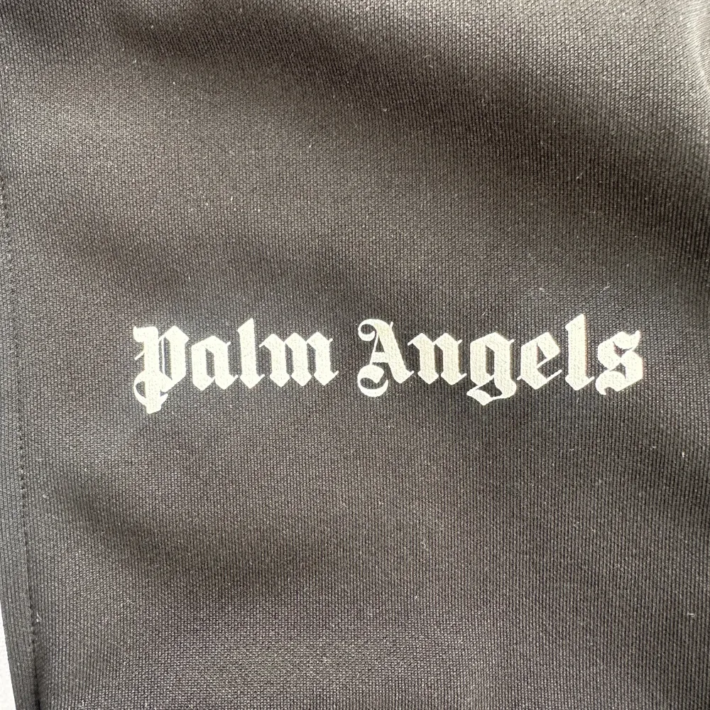  Palm angels tracktop  Storlek:M Skick:8.5/10 Pris:2000kr  Hör av er vid funderingar!. Tröjor & Koftor.