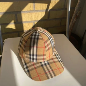 Burberry keps - Helt ny bara testad köpte av en vän utan låda kan ta emot byte