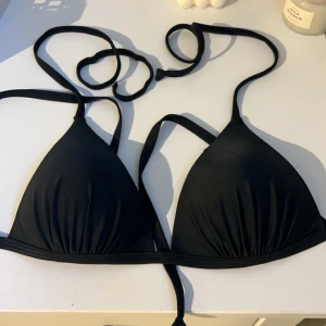 Bikini överdel - Bara använt en gång då den va för liten🪽