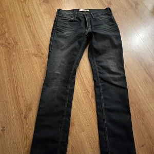 Levis  - Levis 519 jeans. Äldre modell men fortfarande i ny skick