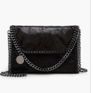 Stella Mcartney liknade - Jättefin Stella Mcartney liknade väska helt ny oäppnad!! Köpt från Plick🥰