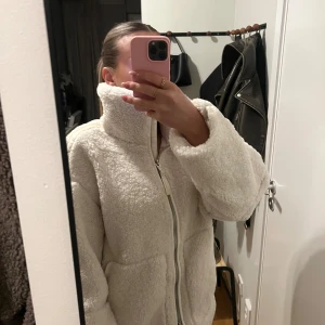 Teddy jacka  - Teddy jacka från H&M Oanvänd med lapp kvar 