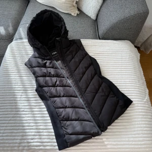 Väst Zara - Jätte fin väst, endast använd ett fåtal gånger.