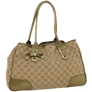 Gucci Väska - DETALJER Ursprung: Italien Material: canvas och GG canvas Färg: beige och guld Tillbehör: inga  SKICK Utsida: I gott skick, med några tecken på användning. Insida: I gott skick, med några små tecken på användning.   