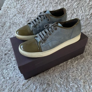 Lanvin  - Säljer dessa Lanvins! | Mycket fint skick något tecken på användning som syns på bilderna men märks knappt av. | Strl UK 9 motsvarande 43 men sitter stort. | Kommer utan låda! |Ställ gärna frågor innan du köper!