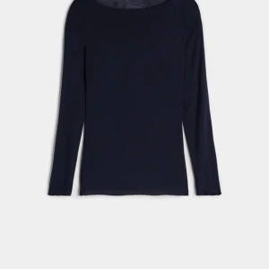 Intimissimi tröja  - Säljer min marinblå intimissimi tröja då den inte kommer till användning. Den är i nyskick💕