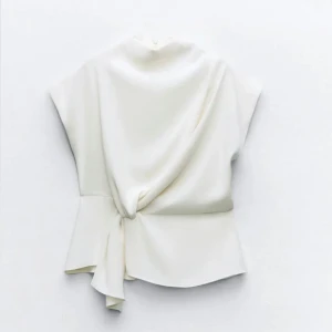 Zara tröja med knut  - Säljer nu min fina tröja från zara som jag endast använt två gånger. 