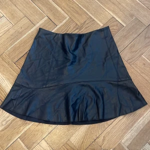 Läderkjol  - A-line kjol