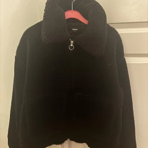 Teddy jacka  - Aldrig använd lite hårig annars fint skick.  