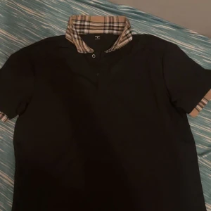 T chirt - Vill sälja den för att den e stor råka beställa fel den e helt o använd 