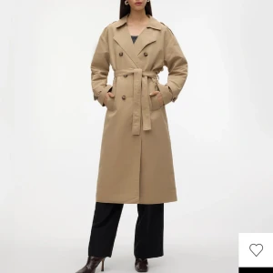 Trenchcoat beige  - Vero moda Strl xs Inköpt för en månad sedan Passar oxå s/m