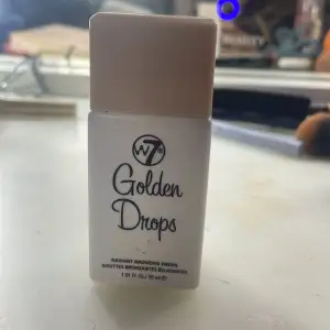 säljer denna golden drops för att den inte kommer till användning. Den är använd ca 5 gånger men det är lite mindre än hela kvar men typ hela.💗