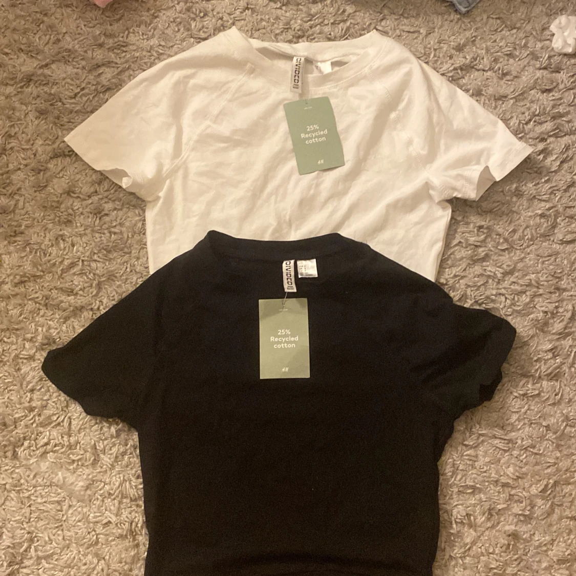 Helt nya tröjor säljer båda Tsm för 50kr🫶🏻