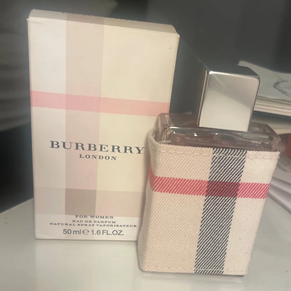 En Burberry perfym helt oanvänd och luktar super gott. För jätte biligt pris . Parfym.