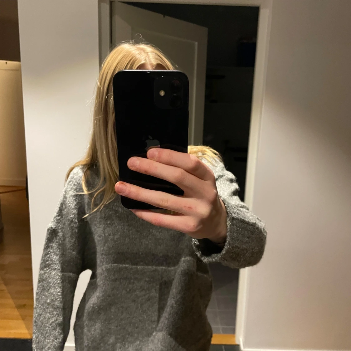 Ljus grå stickad tröja  - 91