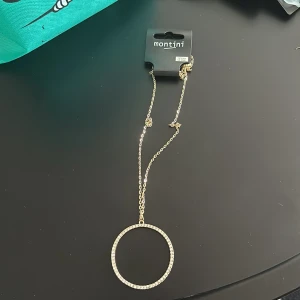 Halsband - Halsband med lång kedja. Oanvänt