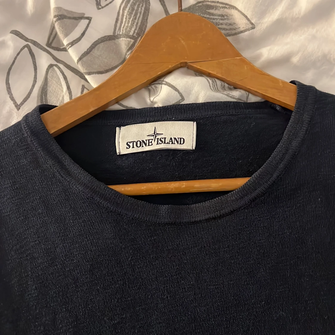 Svart långärmad tröja från Stone Island - 1