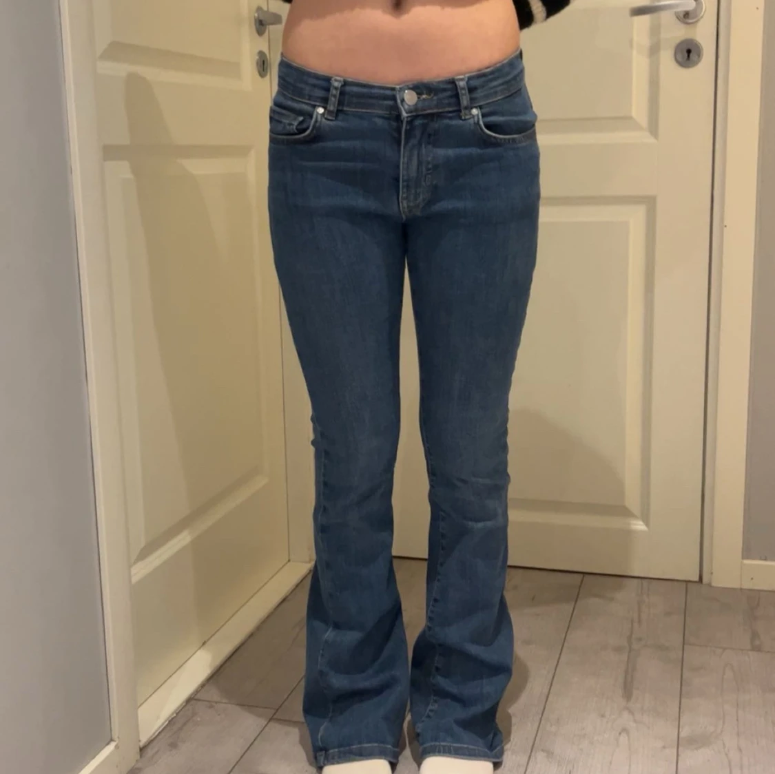 Blå bootcut jeans - 1