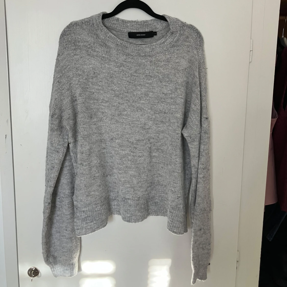 Grå stickad tröja från Vero Moda - 2