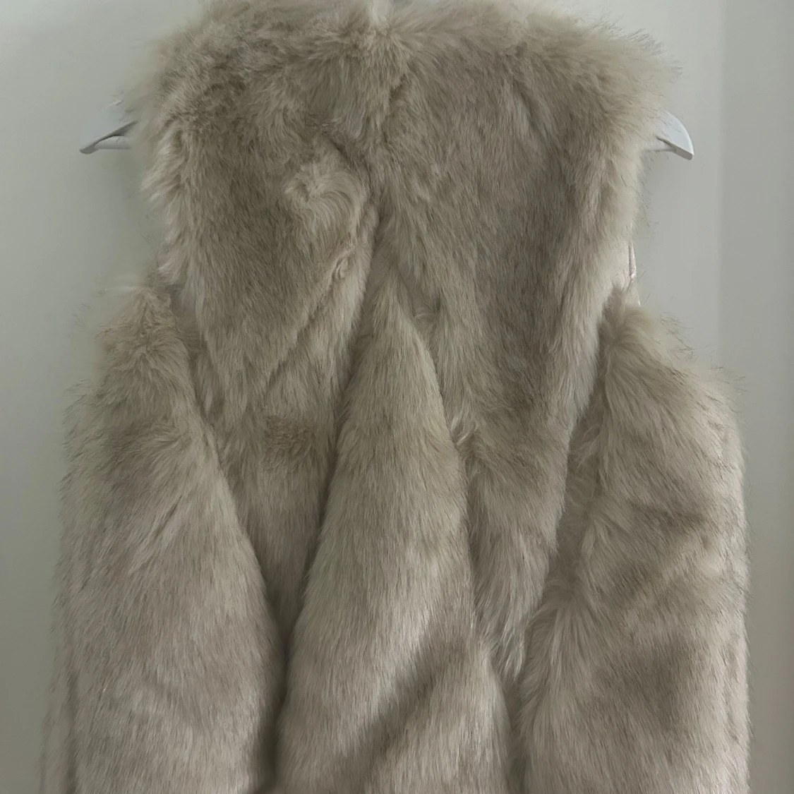 Beige pälsväst från New Look - 1