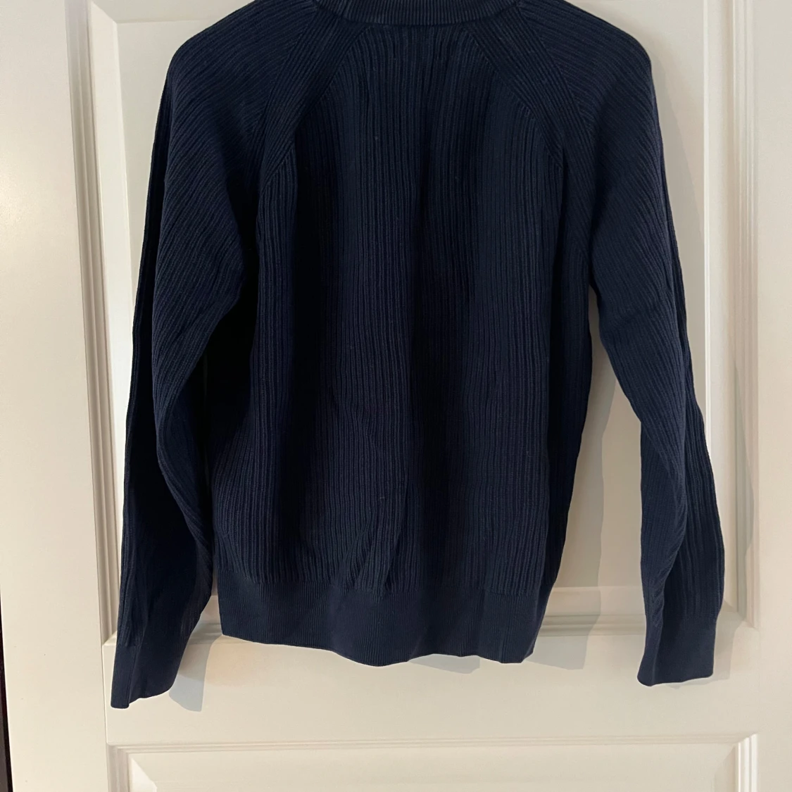 Mörkblå stickad tröja från GANT - 1