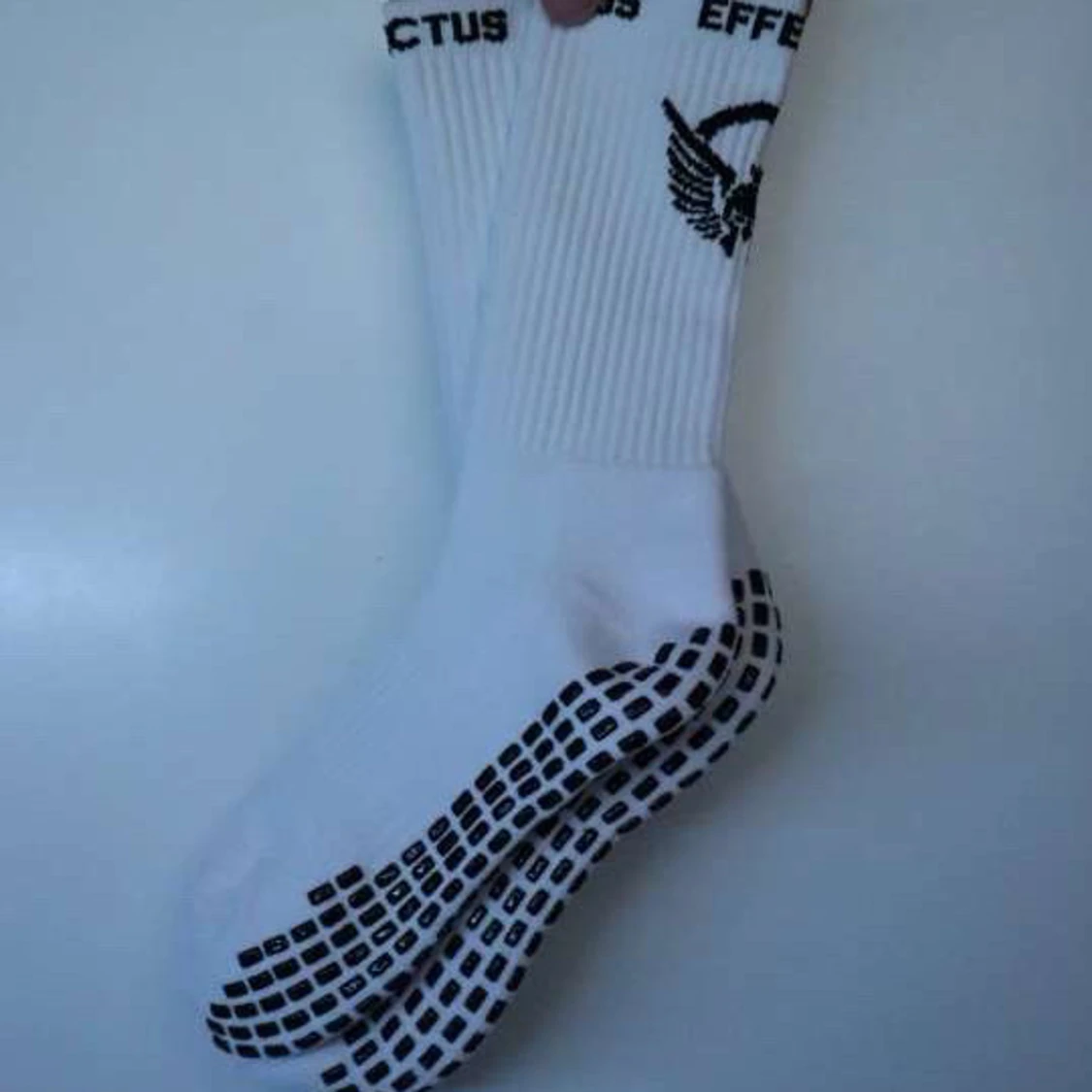 Vita strumpor med grepp från EffectusUF - 1