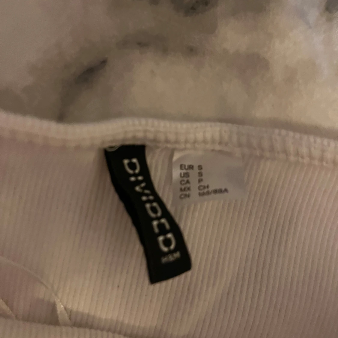 Vit axelbandslös klänning från H&M - 3