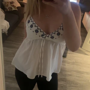 Sommartopp - Supersnygg sommartopp från shein 💓 bra skick och perfekt till fest eller bara allmänt sommar💓 