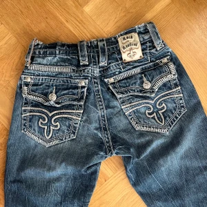 Rock Revival jeans - Super cute and cool Rock Revival jeans with the button up flap back pockets. These are straight legged and mid waist with no big signs of wear except for some heel drag, however in my humble opinion this only adds to the appearance! If you have any questions like size or price please don’t be afraid to ask! #truereligion #y2k #drain #hauntedmound #sematary #draingang #affliction #tapout #jnco #streetwear #swag #skate #baggy #emo #punk #grunge #missme #juicycouture #coquette