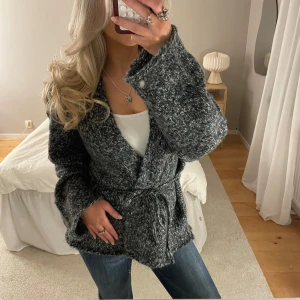 Kofta med knytning - Så snygg kofta ifrån zara!!