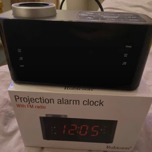 Alarm clock med FM radio  - Sälje en klocka som ej kommer till användning. 