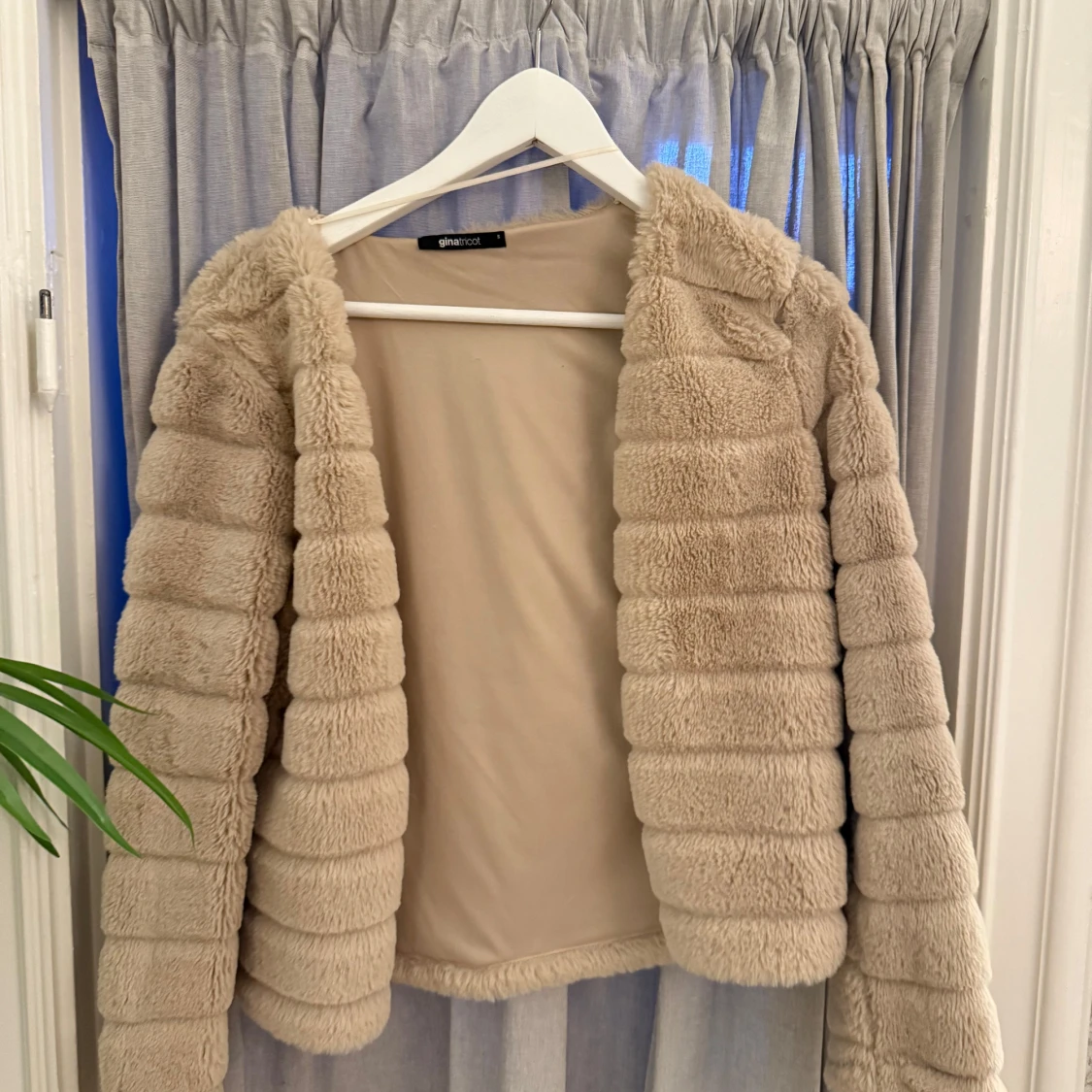 Beige teddyjacka från Gina Tricot - 2