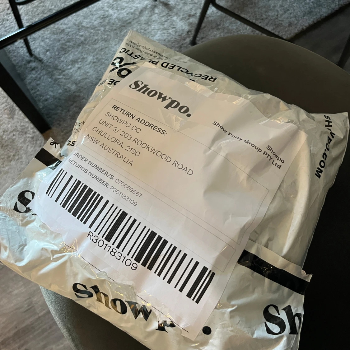 HELT NY klänning med puffärmar från Showpo - 4