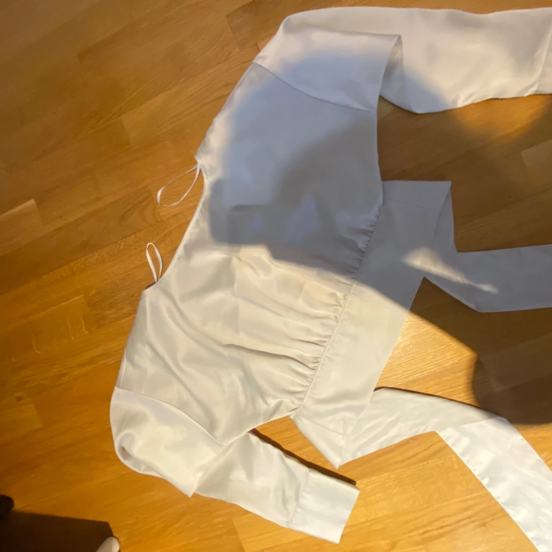 Vit blus med knappar - 91