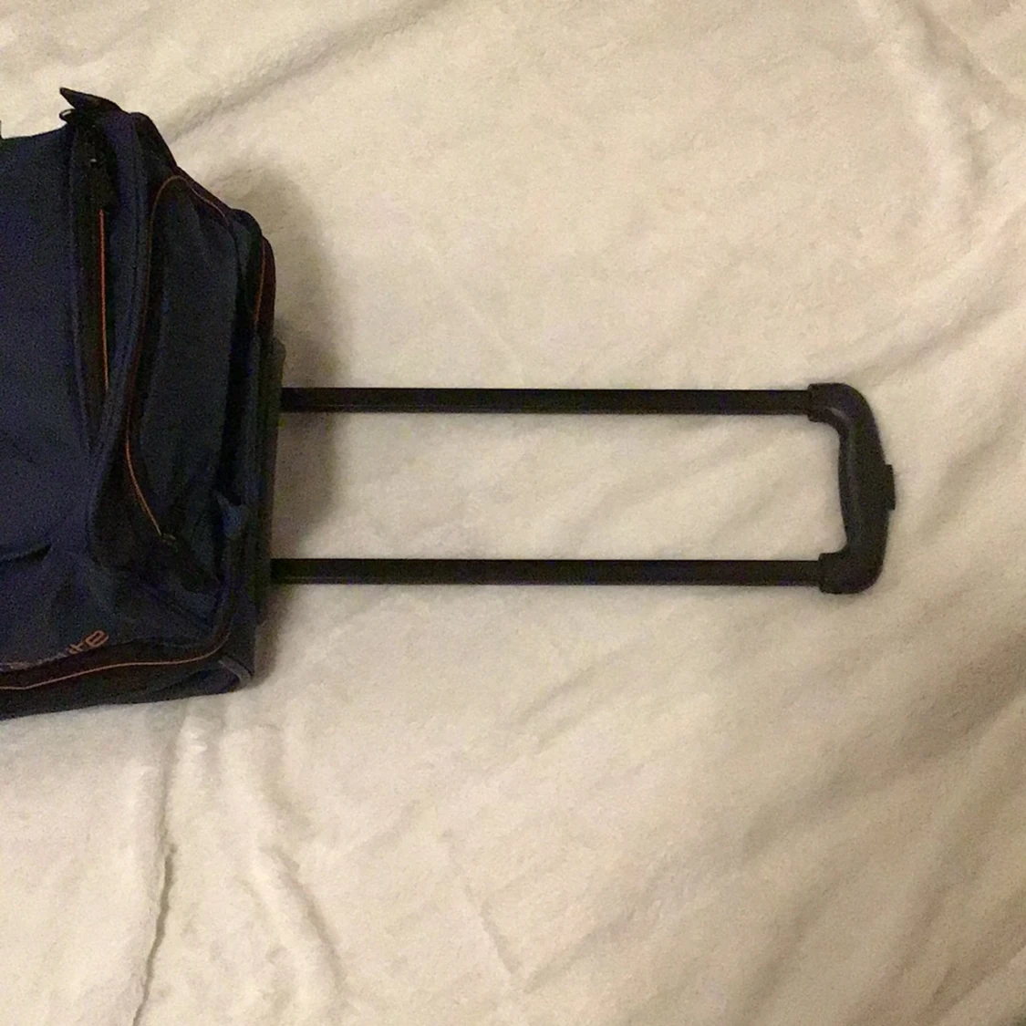 Mörk blå resväska från Travelite - 93