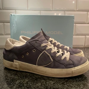 Philippe Model - Tjena säljer nu dessa tvär feta Philippe Model, det är storlek 40. Mitt pris 1650 kan tänka mig gå ner lite vid snabb och smidig affär! orginalbox medföljer 