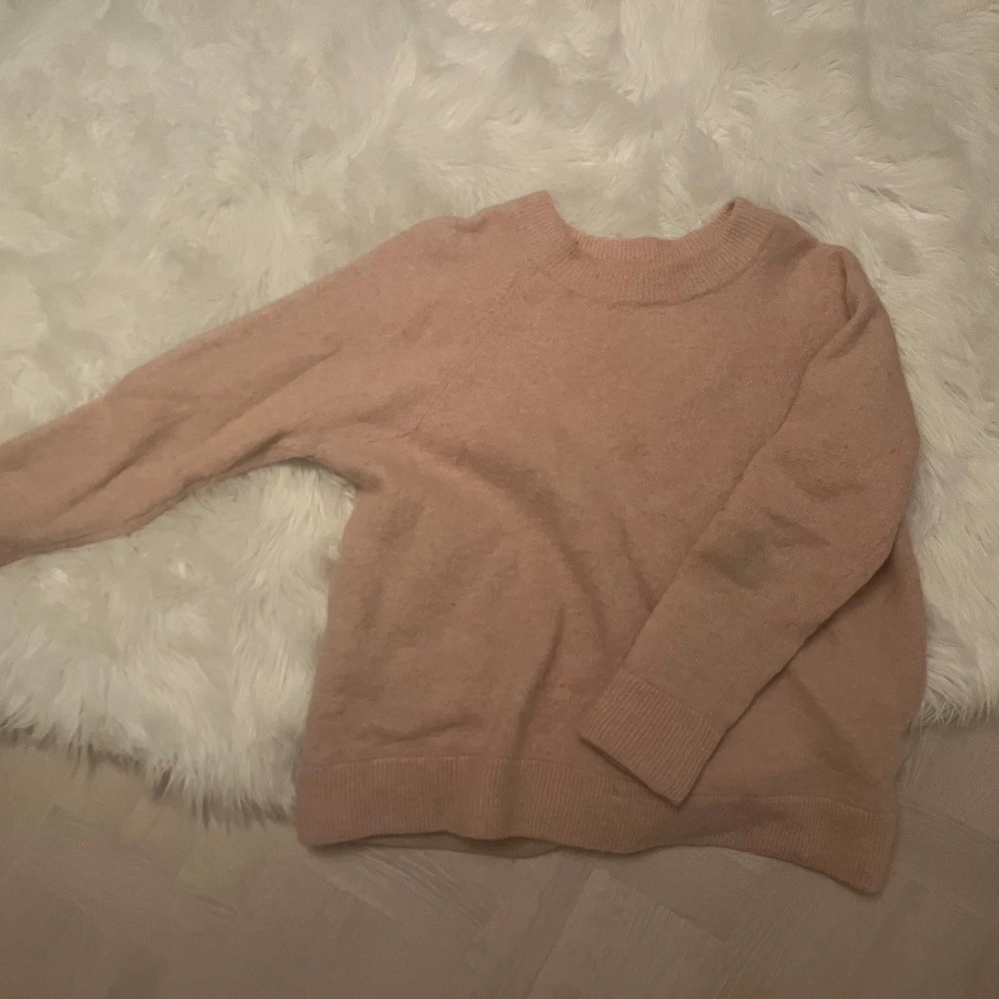 Beige stickad tröja från Samsøe Samsøe