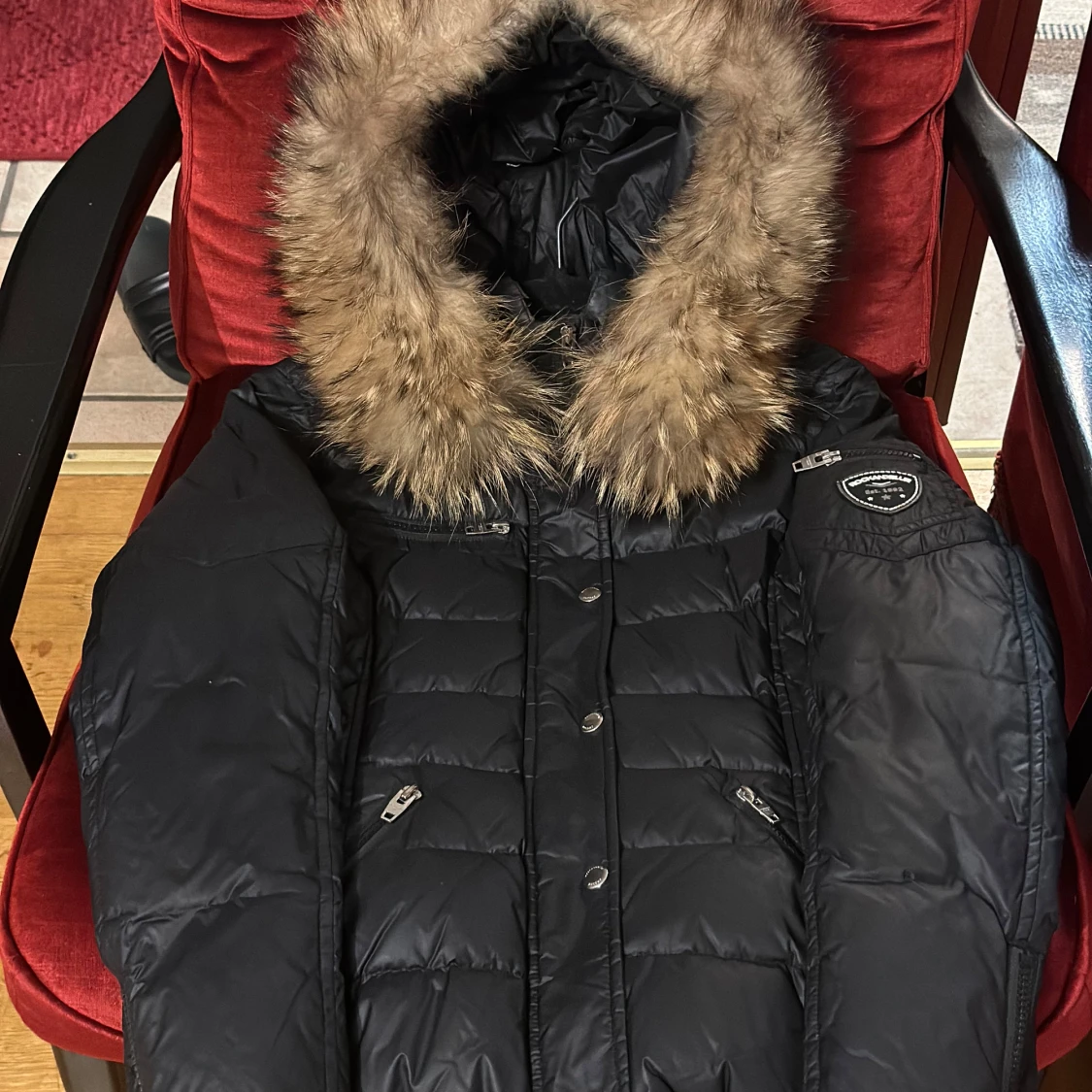 Svart dunjacka från Rockandblue