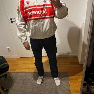 Supreme vindjacka - Storlek L bra kvalite mycket bra skick