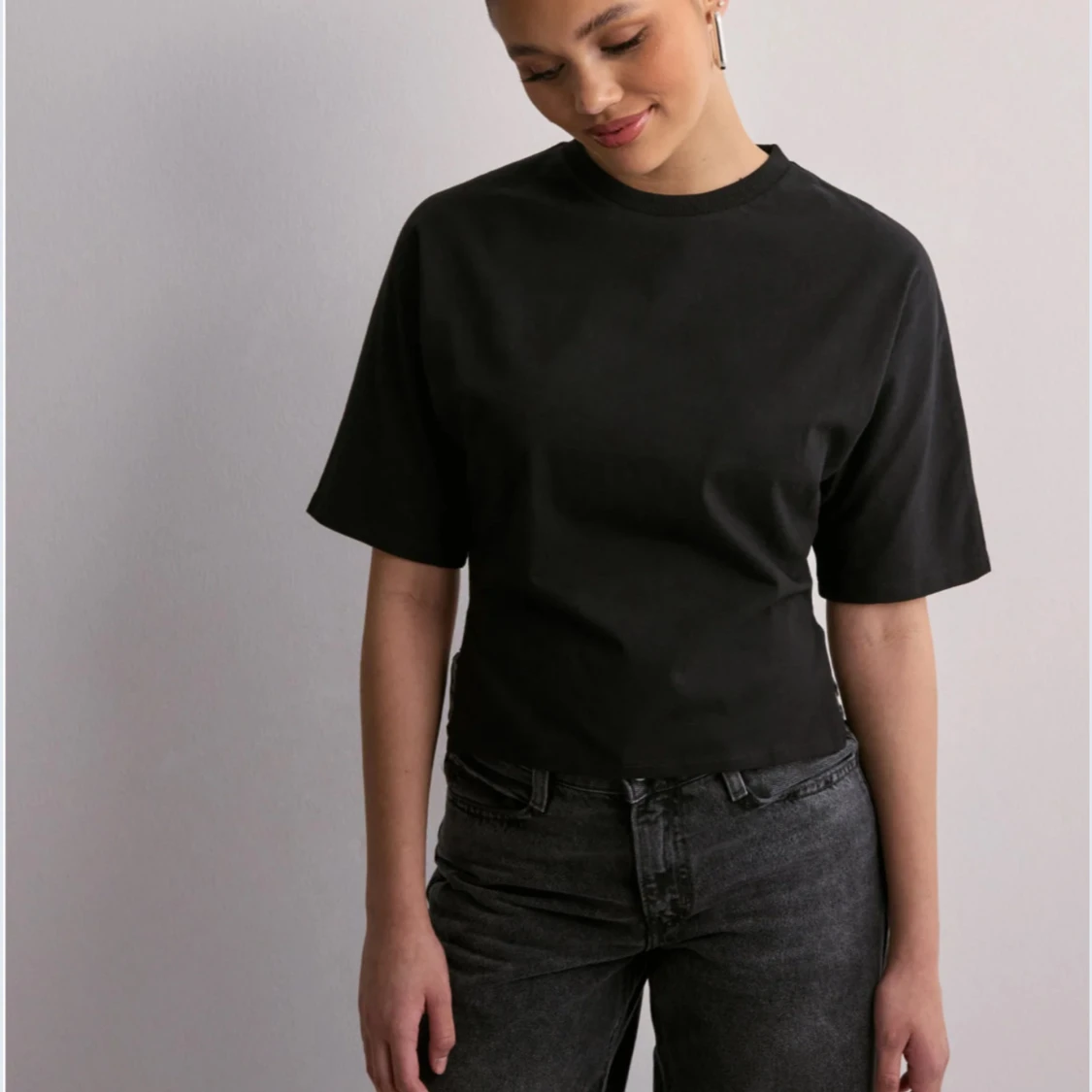 Svart topp med knytband - 90